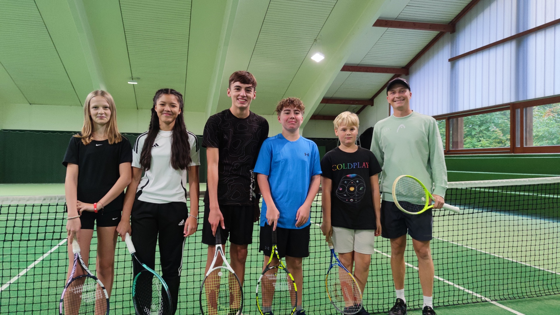 Tenniskurs – Anfänger:innen & leicht Fortgeschrittene- Kleingruppe